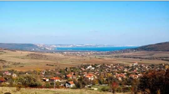 Парцел в Варна, Център - 5140 кв.м за 16 €/кв.м - Снимка #1