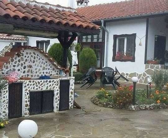 Къща в с. Радко Димитриево, Област Шумен - 200 кв.м за 308 €/кв.м - Снимка #1