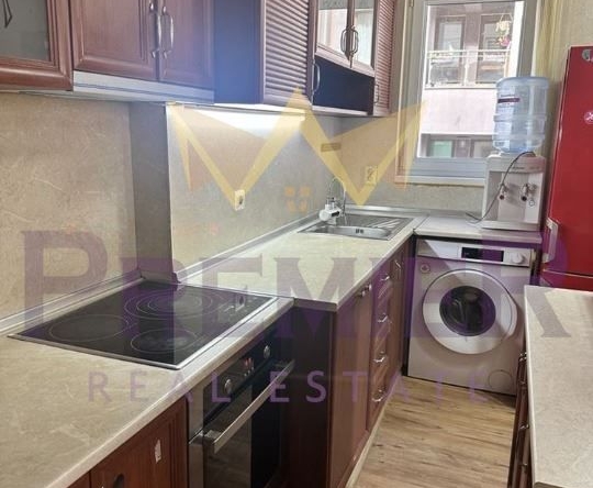 Дава се под наем Тристаен апартамент в Варна, Цветен квартал - 75 кв.м за 612 € - Снимка #1