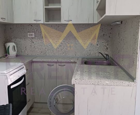 Дава се под наем Етаж от къща в Варна, Колхозен пазар - 80 кв.м за 295.8 € - Снимка #1