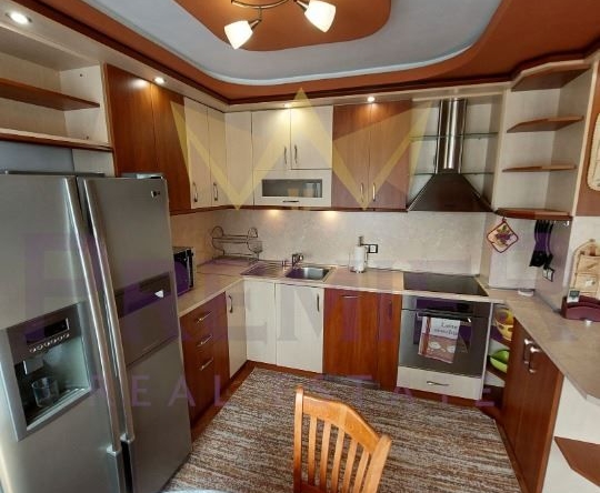 Дава се под наем Четиристаен апартамент в Варна, Трошево - 103 кв.м за 714 € - Снимка #1