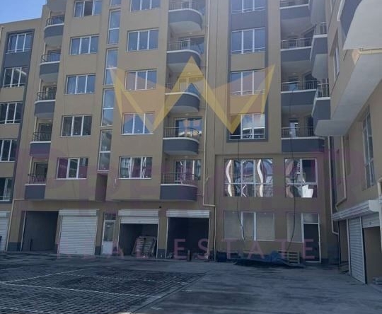 Тристаен апартамент в Бургас, Меден рудник - зона Б - 125 кв.м за 1104 €/кв.м - Снимка #1