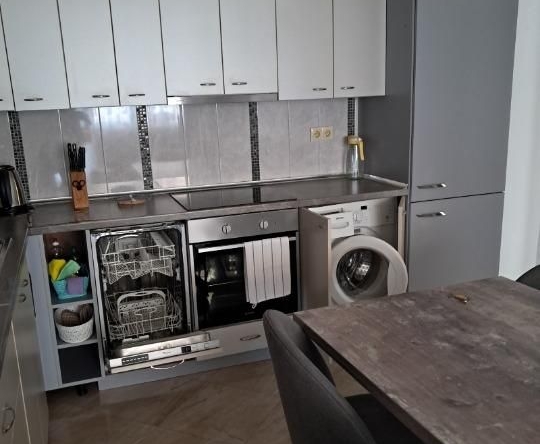Дава се под наем Тристаен апартамент в Пловдив, Център - 74 кв.м за 650 € - Снимка #1
