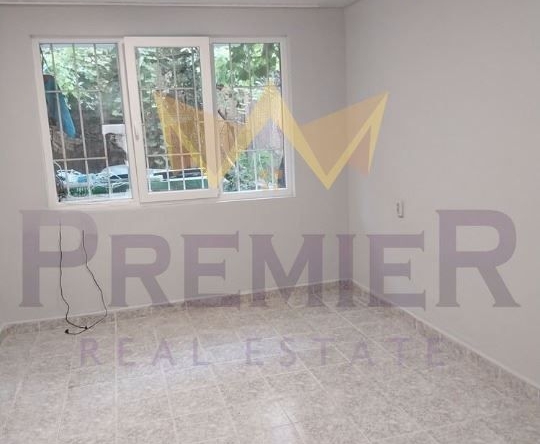 Дава се под наем Магазин в Варна, Спортна зала - 38 кв.м за 372.3 € - Снимка #1