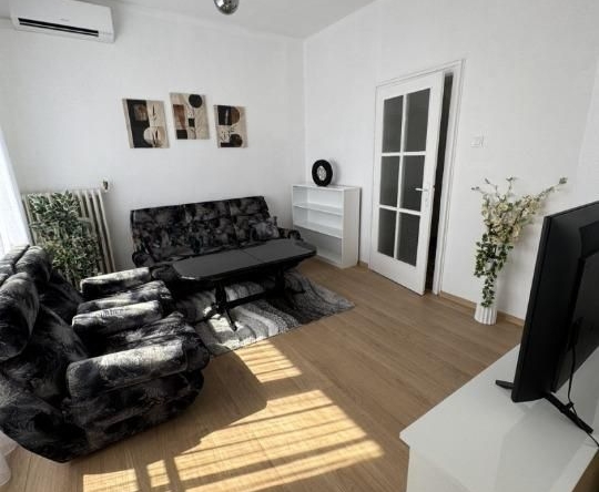 Дава се под наем Четиристаен апартамент в Пловдив, Център - 100 кв.м за 612 € - Снимка #1