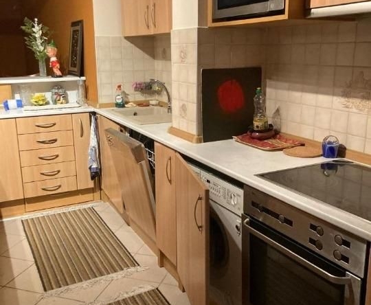 Дава се под наем Тристаен апартамент в Пловдив, Кършияка - 98 кв.м за 650 € - Снимка #1