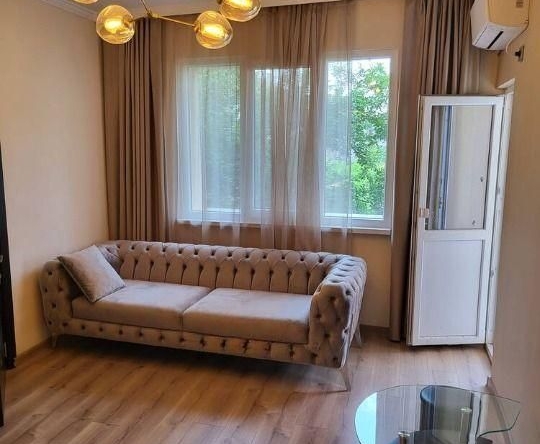 Дава се под наем Тристаен апартамент в Пловдив, Христо Смирненски - 150 кв.м за 650 € - Снимка #1