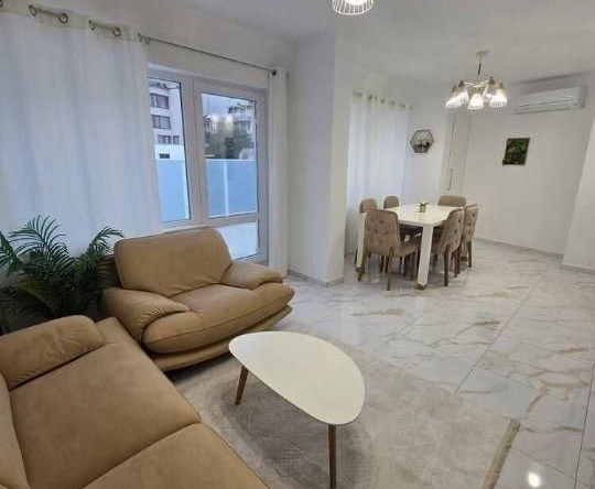 Дава се под наем Тристаен апартамент в Пловдив, Мараша - 90 кв.м за 800 € - Снимка #1