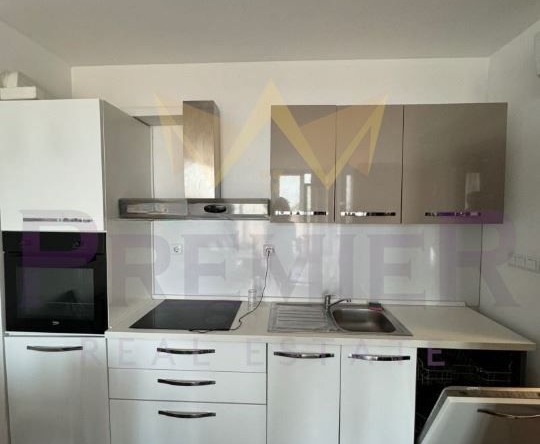 Дава се под наем Тристаен апартамент в Варна, Център - 107 кв.м за 1275 € - Снимка #1