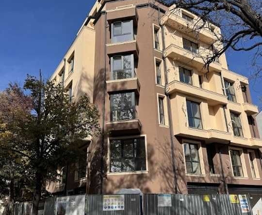 Тристаен апартамент в Пловдив, Съдийски - 99 кв.м за 1015 €/кв.м - Снимка #1