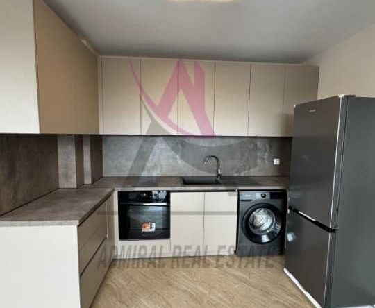 Дава се под наем Тристаен апартамент в Варна, Изгрев - 105 кв.м за 598.23 € - Снимка #1