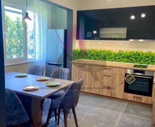 Дава се под наем Тристаен апартамент в Варна, Чайка - 95 кв.м за 797.64 € - Снимка #1