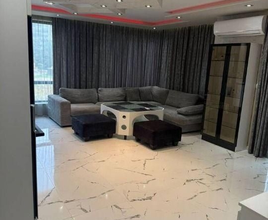 Дава се под наем Тристаен апартамент в Пловдив, Южен - 100 кв.м за 1020 € - Снимка #1