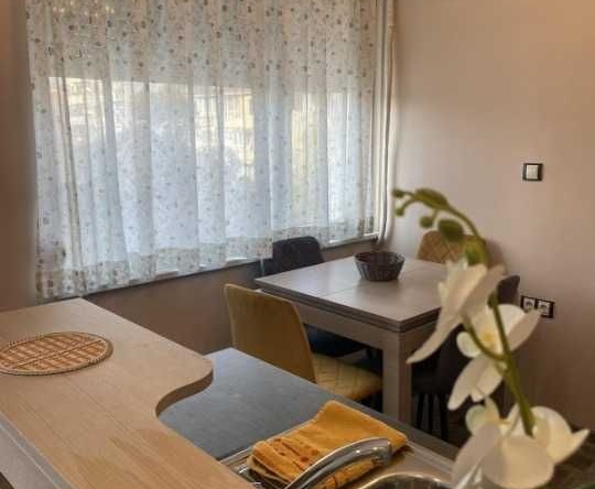 Дава се под наем Двустаен апартамент в София, Център - 48 кв.м за 648.21 € - Снимка #1