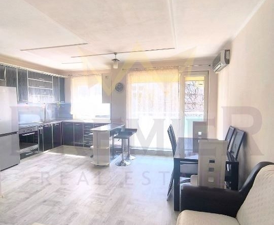 Тристаен апартамент в Варна, ХЕИ - 110 кв.м за 1321 €/кв.м - Снимка #1
