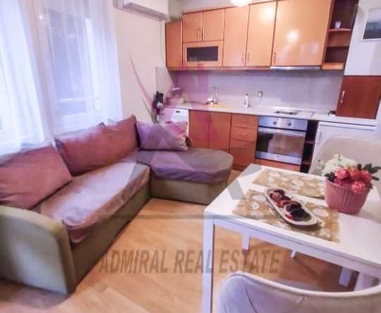 Дава се под наем Двустаен апартамент в Варна, Бриз - 45 кв.м за 216.75 € - Снимка #1