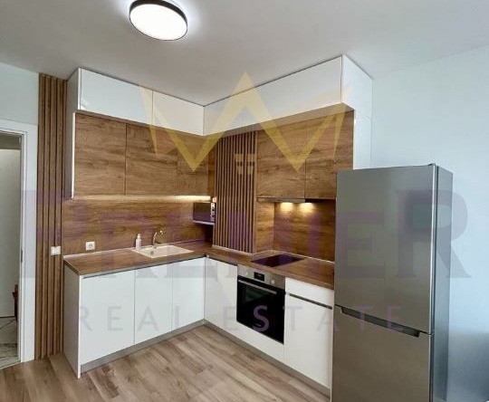 Дава се под наем Едностаен апартамент в Варна, Цветен квартал - 60 кв.м за 612 € - Снимка #1