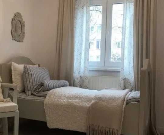 Дава се под наем Тристаен апартамент в Пловдив, Център - 77 кв.м за 198.9 € - Снимка #1