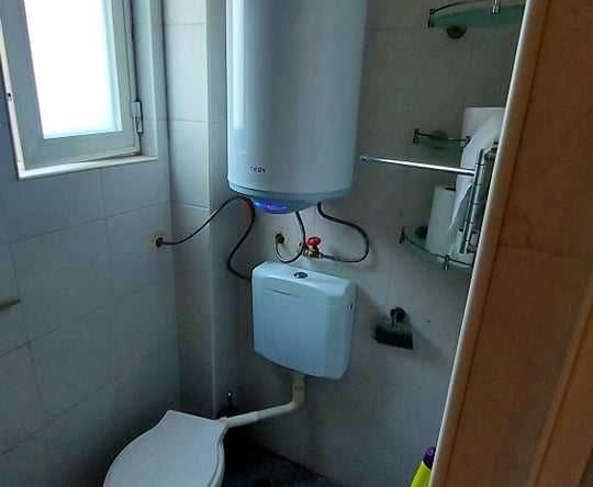 Дава се под наем Тристаен апартамент в Бургас, Център - 84 кв.м за 153 € - Снимка #1