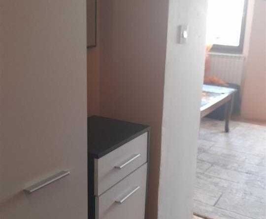 Дава се под наем Тристаен апартамент в Пловдив, Остромила - 90 кв.м за 357 € - Снимка #1