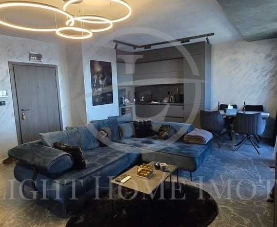 Двустаен апартамент в Пловдив, Център - 97 кв.м за 2011 €/кв.м - Снимка #1