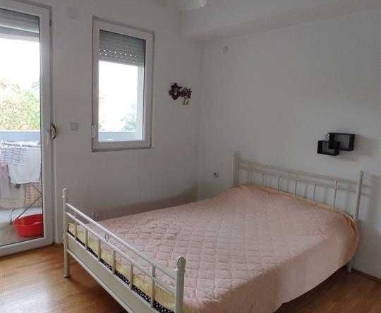 Дава се под наем Тристаен апартамент в София, Витоша - 100 кв.м за 598.23 € - Снимка #1