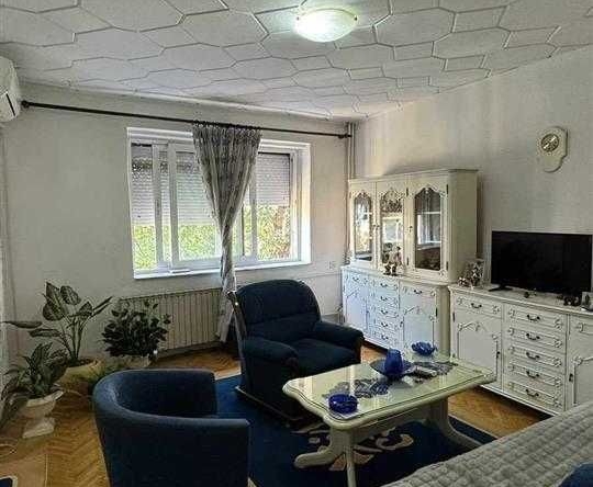 Дава се под наем Двустаен апартамент в Бургас, Славейков - 53 кв.м за 219.3 € - Снимка #1