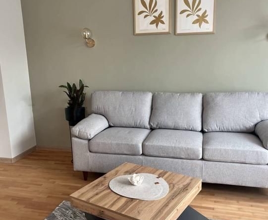 Дава се под наем Тристаен апартамент в София, Лозенец - 90 кв.м за 880 € - Снимка #1