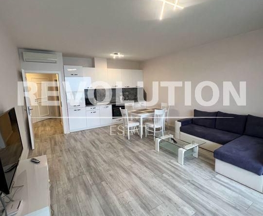 Дава се под наем Двустаен апартамент в к.к. Златни пясъци - 75 кв.м за 600 € - Снимка #1