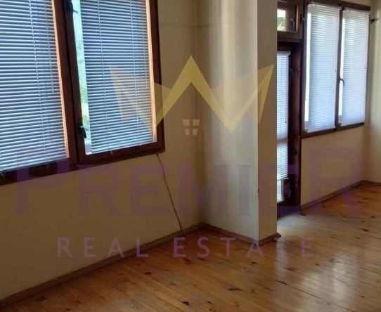 Тристаен апартамент в Бургас, Възраждане - 70 кв.м за 2072 €/кв.м - Снимка #1