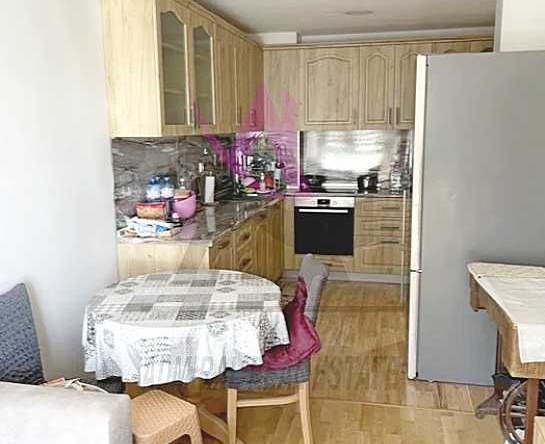 Дава се под наем Тристаен апартамент в Варна, Цветен квартал - 82 кв.м за 614 € - Снимка #1