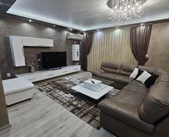 Дава се под наем Тристаен апартамент в Пловдив, Младежки Хълм - 100 кв.м за 800 € - Снимка #1