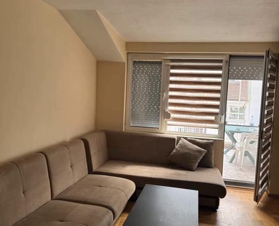 Дава се под наем Двустаен апартамент в Пловдив, Младежки Хълм - 60 кв.м за 425 € - Снимка #1