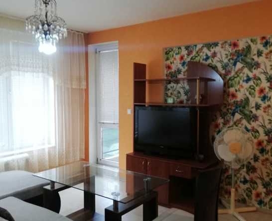 Дава се под наем Тристаен апартамент в София, Хладилника - 96 кв.м за 698.19 € - Снимка #1