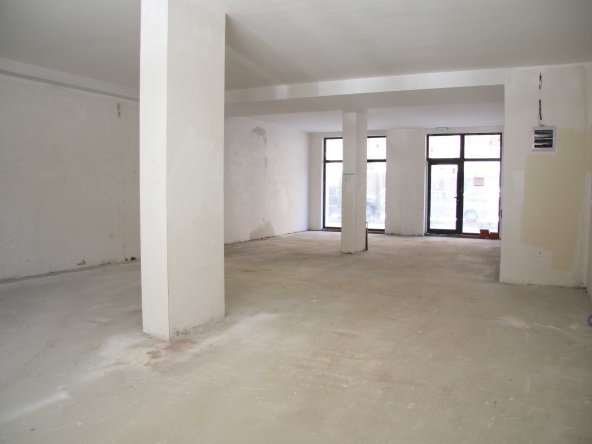 Дава се под наем Магазин в Пловдив, Христо Смирненски - 115 кв.м за 1146.99 € - Снимка #1