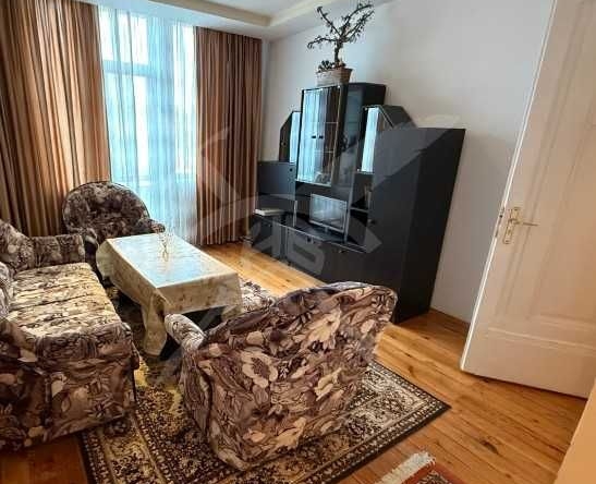 Дава се под наем Тристаен апартамент в Асеновград - 90 кв.м за 468.69 € - Снимка #1