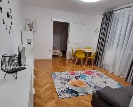 Дава се под наем Тристаен апартамент в Пловдив, Център - 72 кв.м за 234.6 € - Снимка #1
