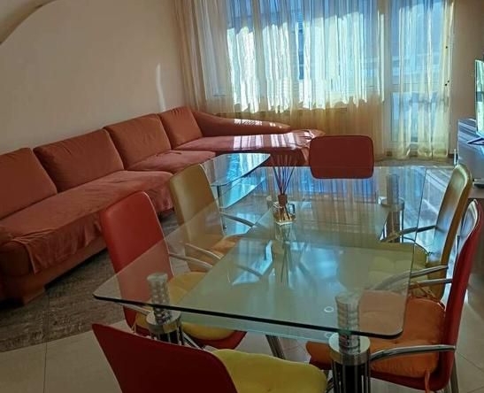 Дава се под наем Четиристаен апартамент в София, Гоце Делчев - 115 кв.м за 850 € - Снимка #1