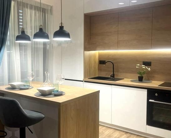 Дава се под наем Едностаен апартамент в Пловдив, Център - 45 кв.м за 395 € - Снимка #1
