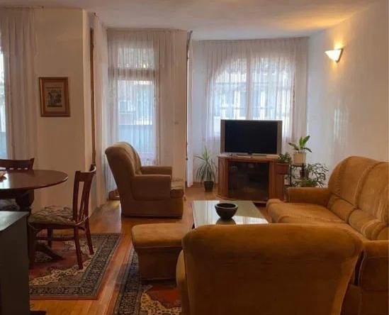 Дава се под наем Тристаен апартамент в Пловдив, Кършияка - 105 кв.м за 385 € - Снимка #1