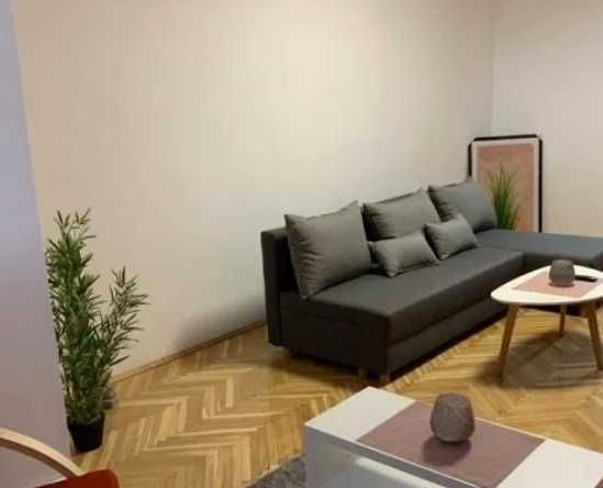 Дава се под наем Тристаен апартамент в Бургас, Възраждане - 110 кв.м за 433.5 € - Снимка #1