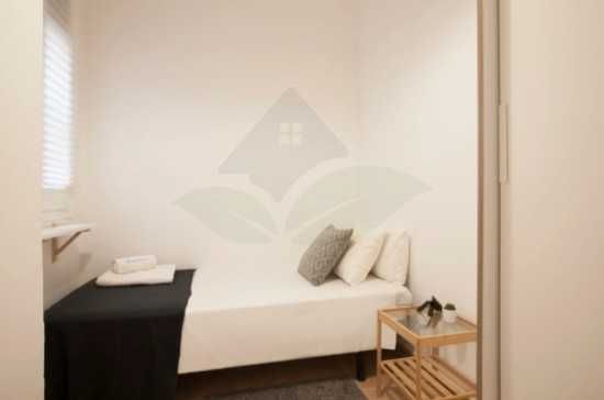 Дава се под наем Тристаен апартамент в Пловдив, Център - 89 кв.м за 341.7 € - Снимка #1