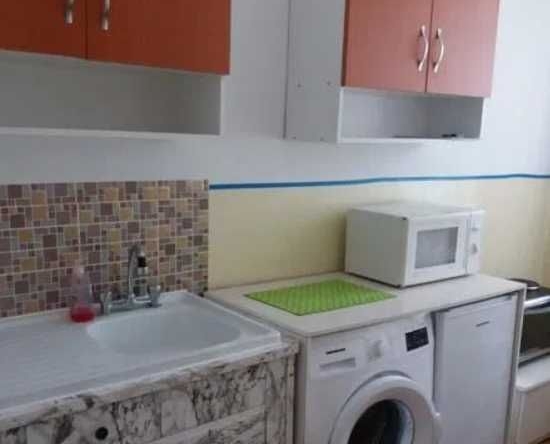 Дава се под наем Едностаен апартамент в Пловдив, Гагарин - 27 кв.м за 117.3 € - Снимка #1