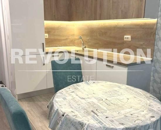 Дава се под наем Мезонет в Варна, Цветен квартал - 90 кв.м за 747.66 € - Снимка #1