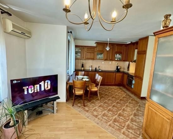 Дава се под наем Тристаен апартамент в София, Банишора - 100 кв.м за 815.49 € - Снимка #1