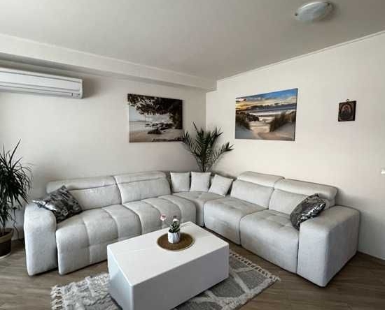 Дава се под наем Тристаен апартамент в София, Дианабад - 98 кв.м за 408 € - Снимка #1