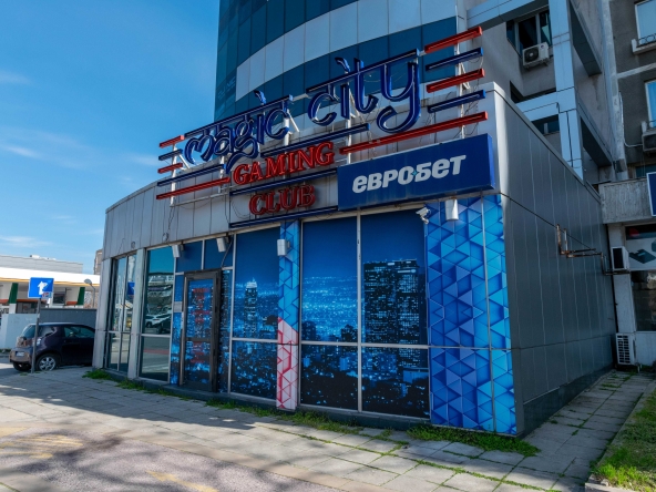Магазин в Пловдив, Каменица 2 - 390 кв.м за 915 €/кв.м - Снимка #1