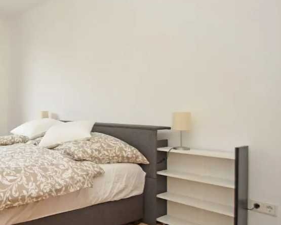 Дава се под наем Тристаен апартамент в Пловдив, Южен - 120 кв.м за 350 € - Снимка #1