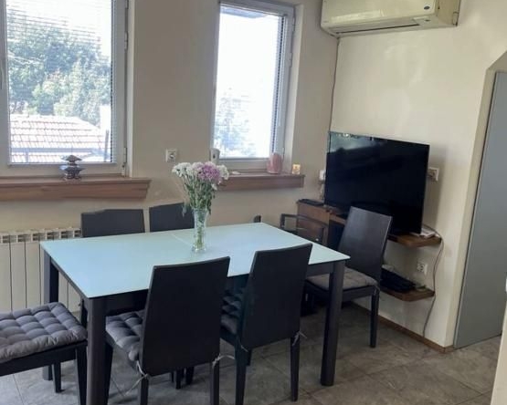 Дава се под наем Четиристаен апартамент в София, Лозенец - 120 кв.м за 1230 € - Снимка #1