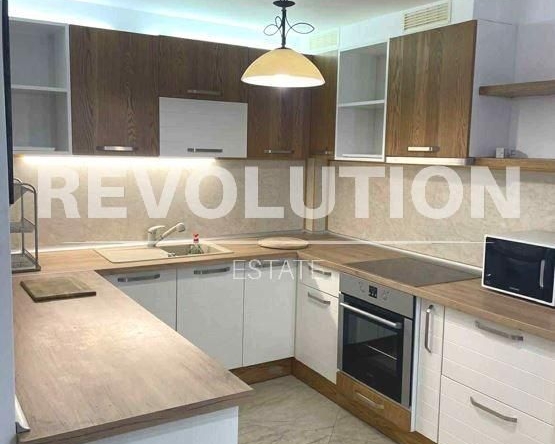 Дава се под наем Тристаен апартамент в Варна, Зимно кино Тракия - 75 кв.м за 750 € - Снимка #1